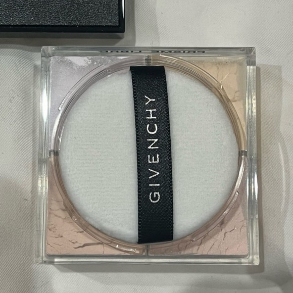 Givenchy Prisme Libre Loose Setting Powder Shade 2: Satin Blanc - Picture 3 of 4